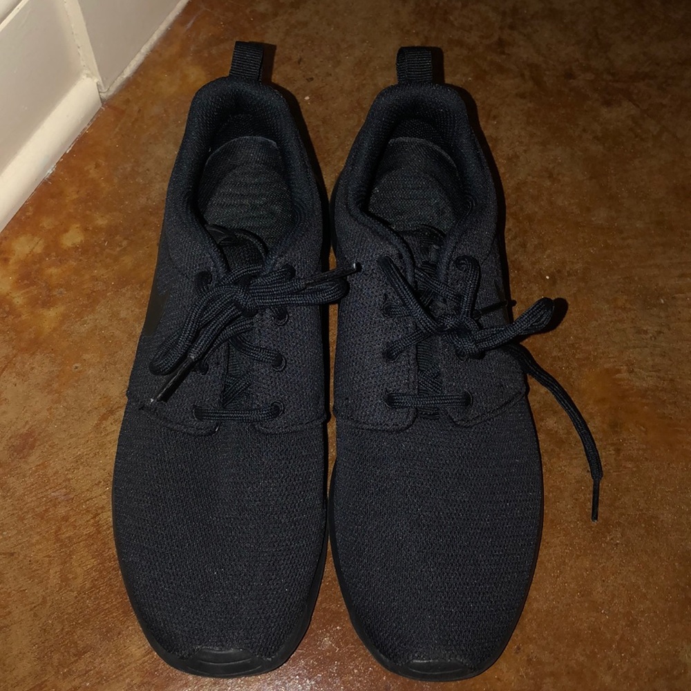 black nike roches